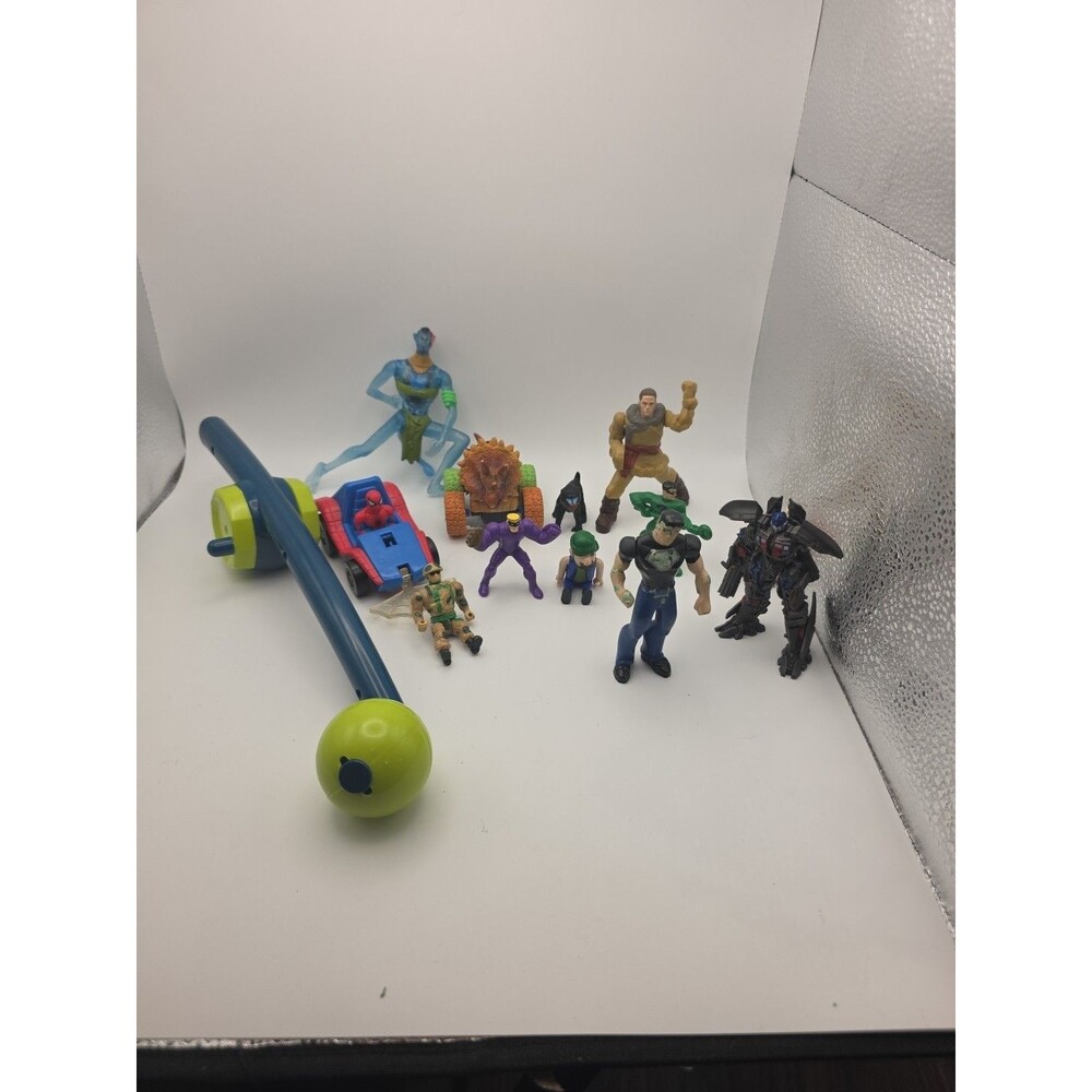 Mixed Lot of Random Toys Action Figures McDs Kids Meals- large lot - vintage